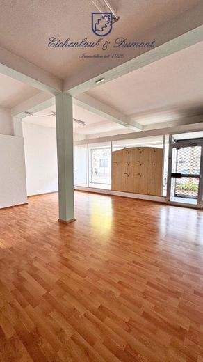 Wohn- und Geschäftshaus, zentrale Lage von Dillingen, rund 528m² Gesamtfläche – Verkaufsfläche mit Schaufenster EG