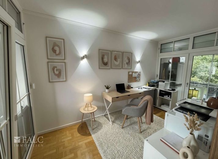 gemütliche Familienwohnung: 4 Zimmer mit Wintergarten, zwei Loggien &amp; Tiefgaragenstellplatz – Wintergarten/Büro
