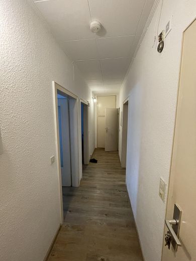 Gepflegte 2-Zimmer-Wohnung in guter Lage – Flur