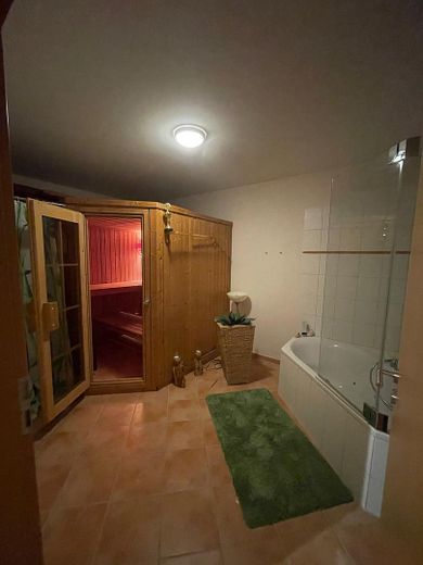 Sauna und Whirlpool