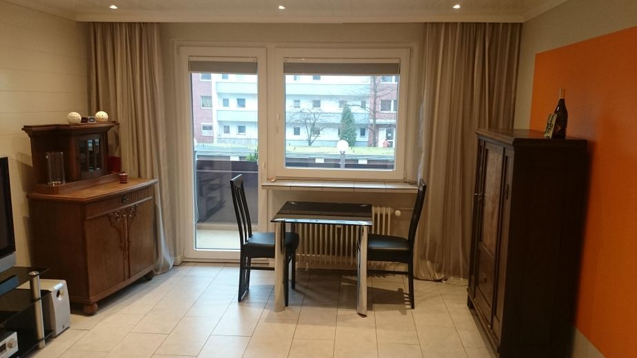 Helle 1-Zimmer-Wohnung mit Balkon zur Kapitalanlage – Wohnzimmer Bild 3