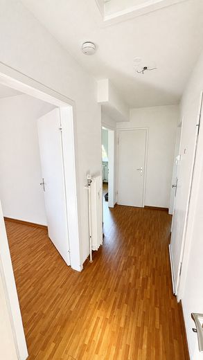 Keyifli 42 m² – merkezi konumda 2 odalı çatı katı dairesi – Flur