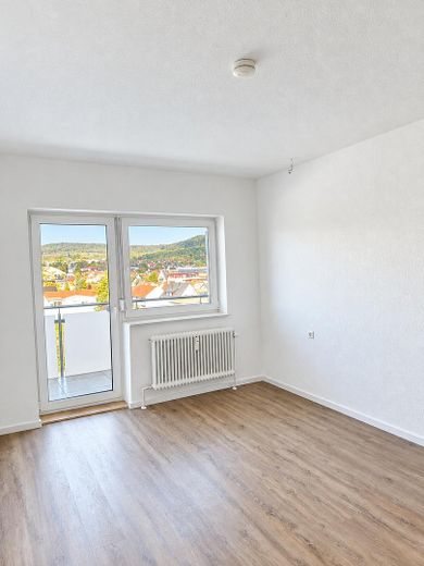 Eerste bewoning na renovatie 2-kamerappartement, met balkon, inbouwkeuken en parkeerplaats in de ondergrondse garage – Schlafzimmer