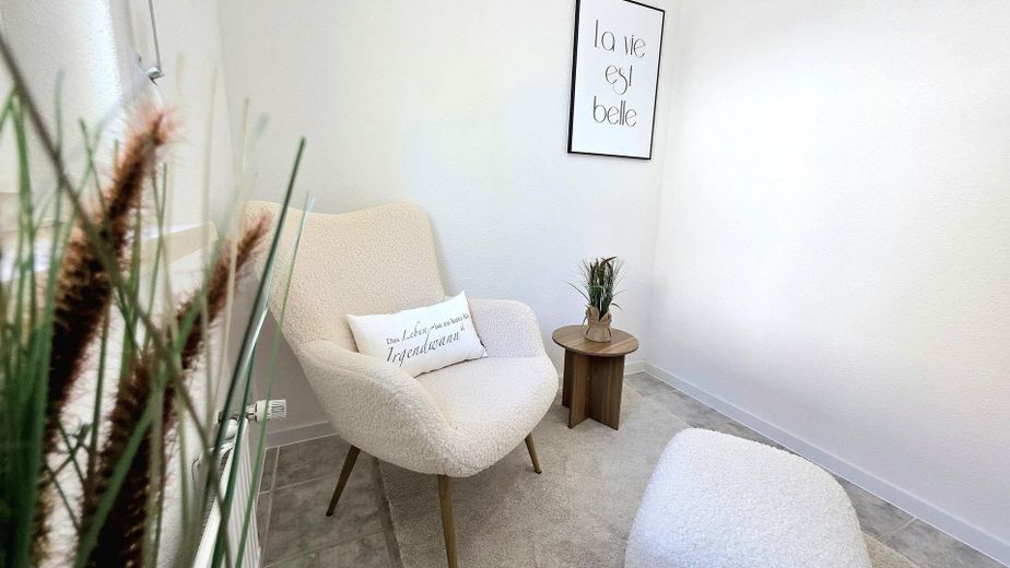 Einziehen und wohlfühlen, bezugsfertige Maisonette mit Balkon und Garten ✅provisionsfrei✅ – Hauswirtschaftsraum