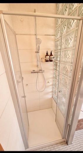 Achtung: Schöne Hochparterre-Wohnung in ruhiger Lage – Dusche