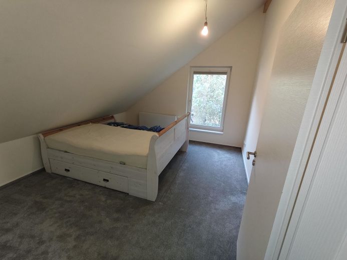 One Roof – Two Self-Contained Houses – Schlafzimmer Haus 2