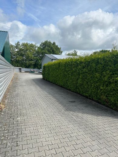 Durchfahrt zur Halle