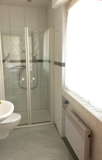 Dusche in EG-Bad
