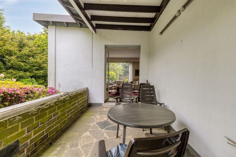 ***** Haus sucht glücklichen Bewohner, Großzügiges Domizil mit vielen Extras ***** – Terrasse