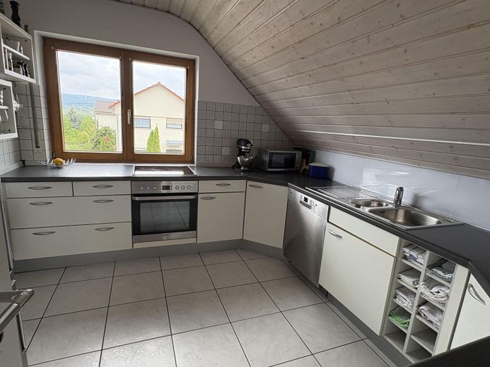 3,5-kamerappartement op de bovenverdieping met fantastisch uitzicht – Küche