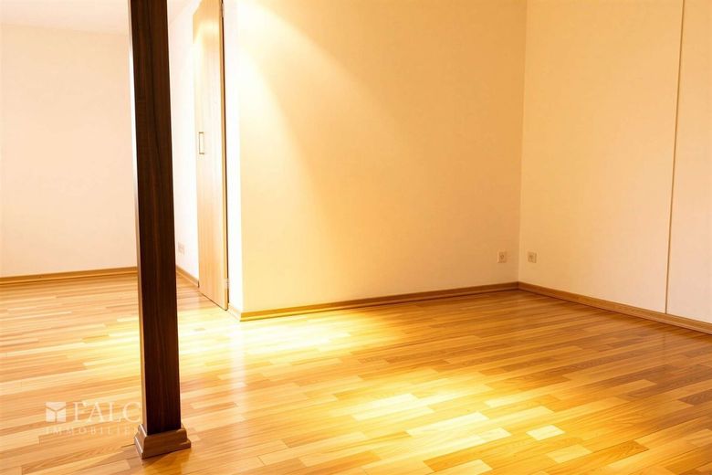 Exklusives Renditeobjekt mit zwei Wohnhäusern – Schlafzimmer - (KI generiert)