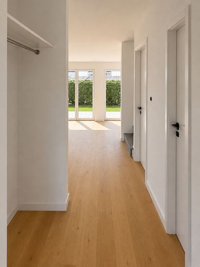 Casa pareada KFW 40 en Lohmar-Donrath - Obra nueva con jardín y 5 habitaciones – Flur EG Haus 4 Visualisierung