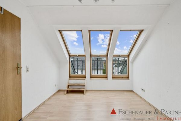 Casa unifamiliare/bifamiliare con piccola sala/officina a Wiesbaden, sul lato della Waldstraße