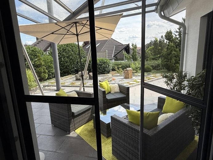 Blick auf überdachte Terrasse