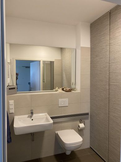 Neubauwohnung von Privat, barrierefrei mit Fußbodenheizung, SmartHome, eigenem Garten und Balkon – Gäste WC