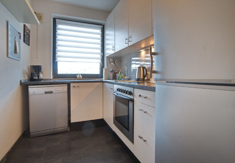 Spacious, fully equipped apartment with balcony and underground parking space, within walking distance of main rail station and Isenbergviertel – 004ef959a3426839bdbb9ef1ca559a2a48572e96.jpg
