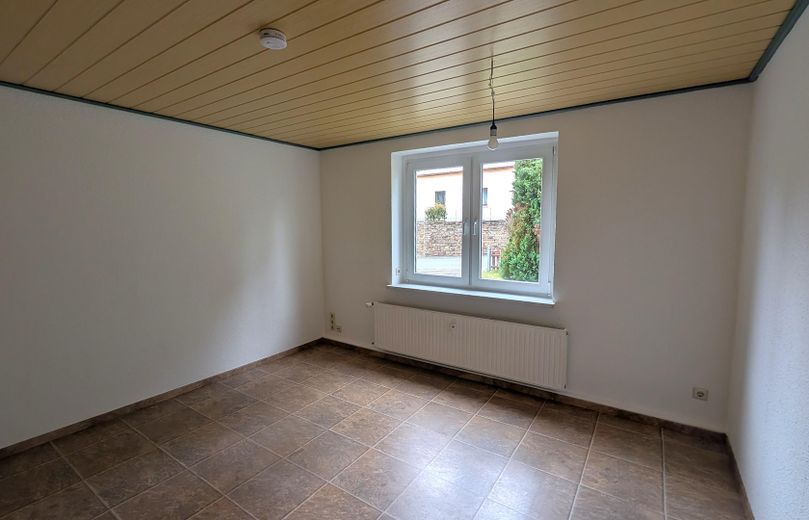 Idyllisch mit Schlossblick - großzügige renovierte 5-Zimmer-Wohnung mit 114 m² & 2 Bädern – Wohn- / Schlafraum
