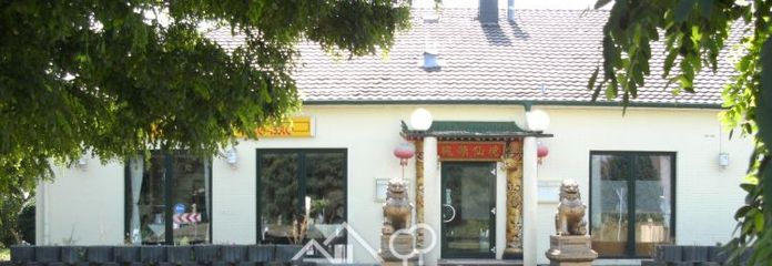 Residential and commercial building, detached restaurant in a secluded location for sale