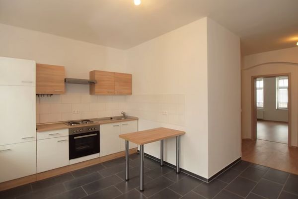 Appartamento al piano terra con 2 locali, cucina componibile e balcone