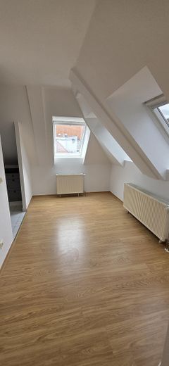 leegstaande 4-kamer-dakappartement in rustige ligging met overdekt balkon op het zuiden – Wohnzimmer Essecke