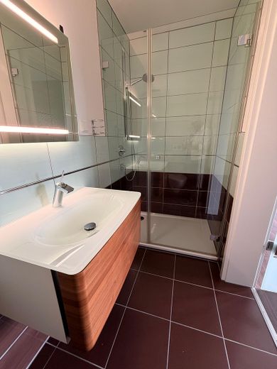 Limburg şehir merkezinde lüks penthouse – 196 m², katedral manzarası, whirlpool ve Gaggenau mutfak – Bad en suite Schlafz. 2