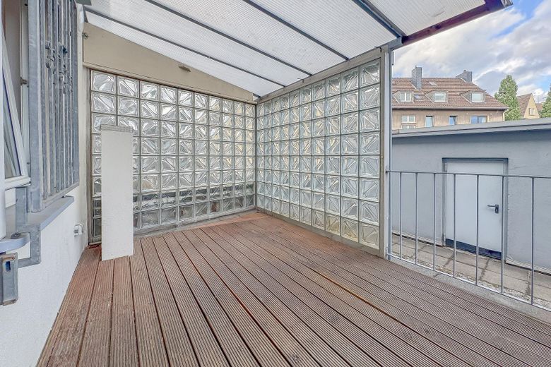 3 غرف – تراس – مُجددة – موقع مميز – موقف اختياري – Terrasse