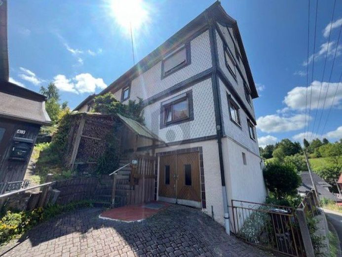 FAMILIENIDYLL MIT SOLARANLAGE & GARTENPARADIES – Foto 1