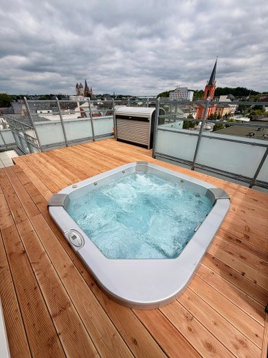 Limburg şehir merkezinde lüks penthouse – 196 m², katedral manzarası, whirlpool ve Gaggenau mutfak – Jacuzzi mit Aussicht