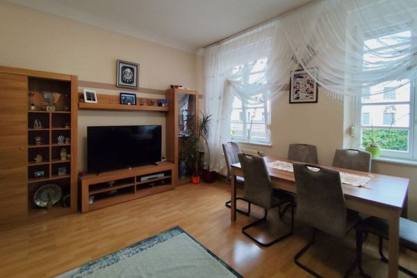 Herrschaftliches Altbau-Juwel mit Wellness-Bad in Kulmbach: Großzügiges Wohnen auf ca. 128 m²