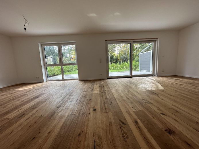 Appartamento di 3 locali disponibile subito con grande terrazza a sud e giardino – Wohn/Essen