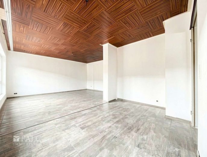 Substanz mit Ausbau- und Modernisierungspotenzial – Wohnzimmer