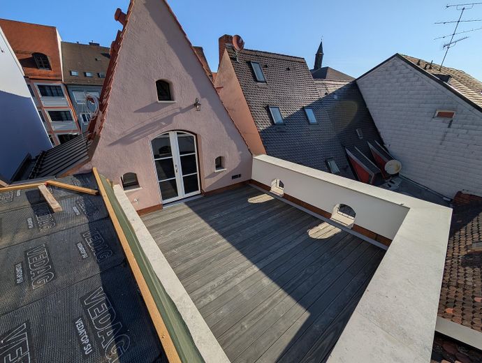 Stilvoll modernisiert: 4-Zimmer-Dachgeschosswohnung in Freising mit Dachterrasse – Dachterrasse