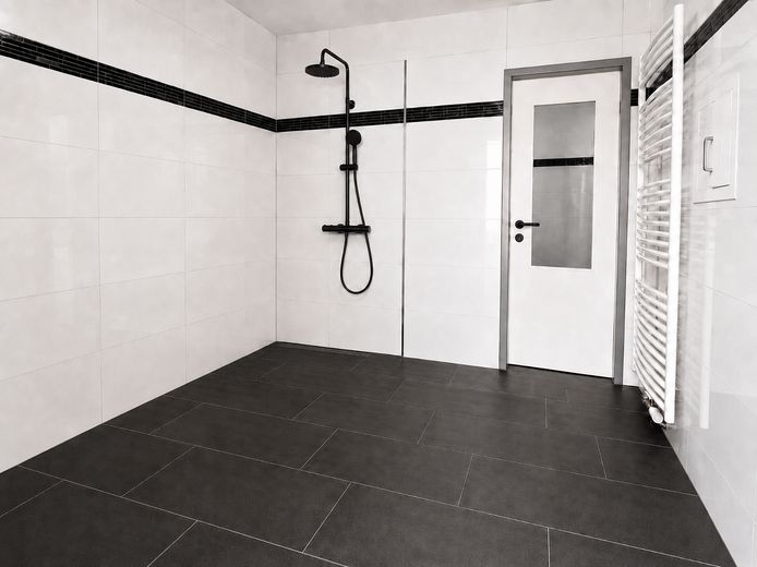 Ampia unità a Stolberg con versatile potenziale di utilizzo – Duschbad
