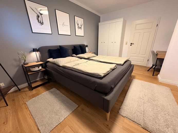 Schlafzimmer mit Doppelbett
