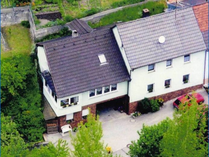 Wohnen mit Charme: Gepflegtes Zweifamilienhaus mit zusätzlichem Grundstück in Radolfzell-Liggeringen – Foto 1