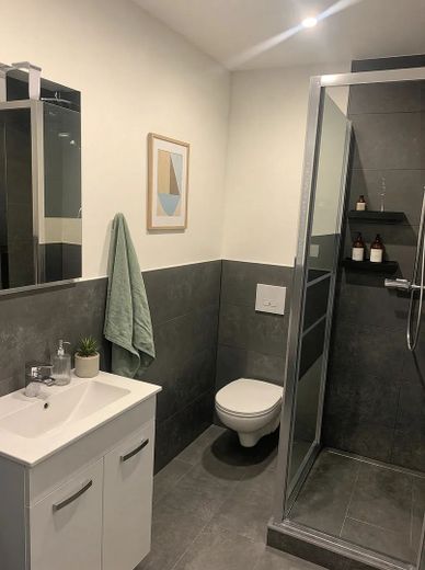 Helles Ambiente, entspanntes Wohnen / Geigenbergerstiaße 23, München / 1.OG / WE73 / Zi.1 – Badezimmer