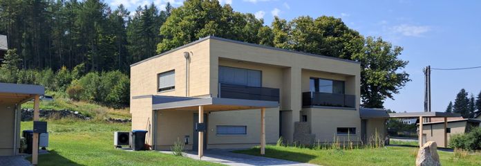 Moderna bifamiliare con giardino a Bad Elster – ideale come abitazione principale o investimento – Vorderansicht