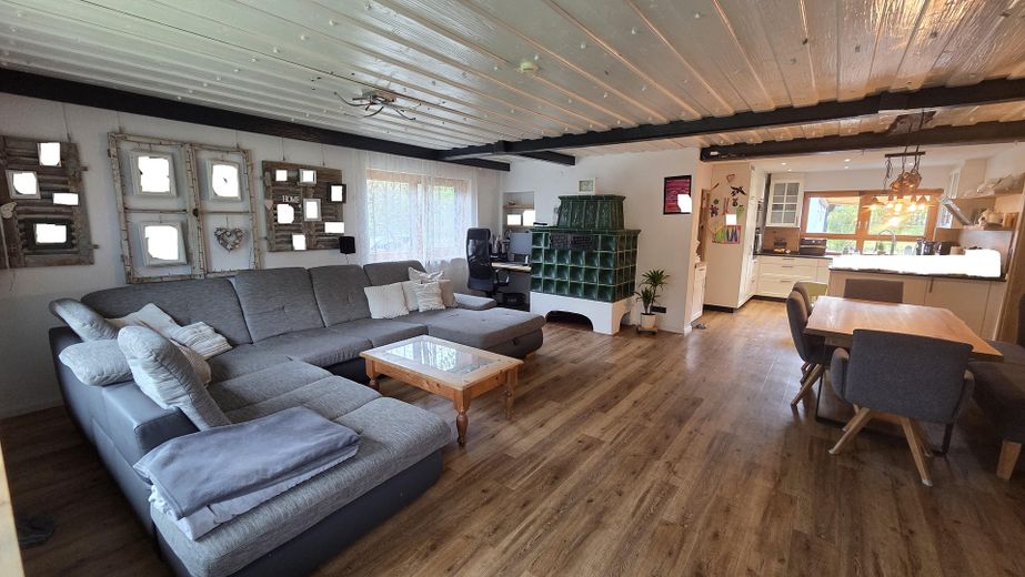 Ampio bungalow con giardino, finiture di pregio e area aggiuntiva opzionale – Wohn-/Essbereich 