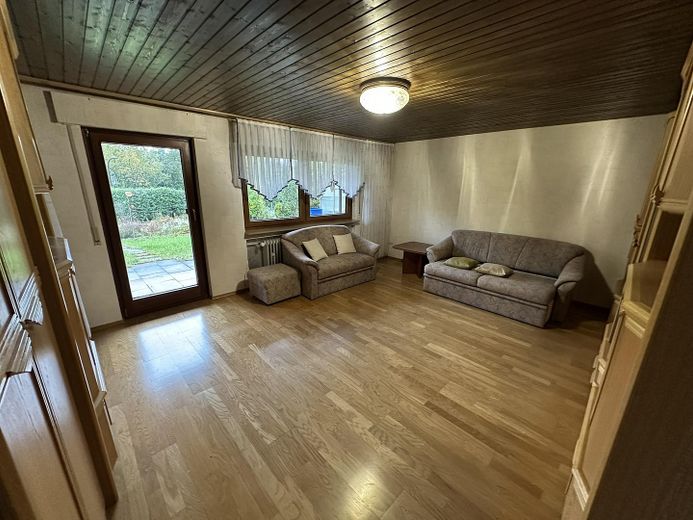 Großzügiges - freistehendes - Einfamilienhaus mit Garten - Privatverkauf ohne Maklerprovision – Wohnzimmer (UG)