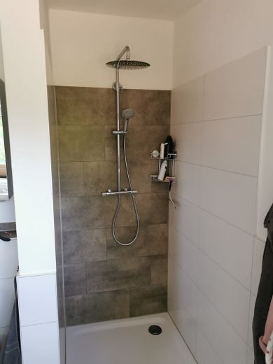 Traumhafte 2-Zi.-Penthousewohnung in Lütjensee ++große Dachterrasse++Stellplatz am Haus – Dusche