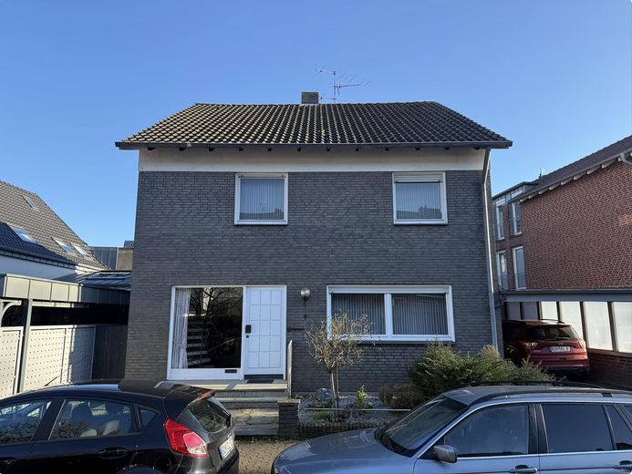 Großzügiges, modernisiertes Wohnhaus mit 180 m², 7 Schlafzimmern, Garten & zentraler Lage in Bocholt – Ansicht