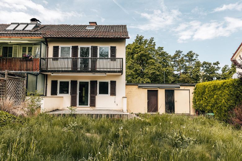 Traumhaftes Gartengrundstück 507qm Nähe Isarhochufer in Pullach mit großem Potential – Haus Gartenansicht Garage 3