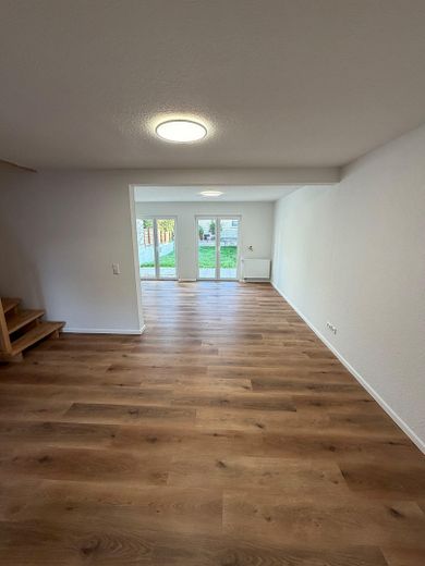 Riedstadt-Erfelden. Casa a schiera centrale con giardino – Foto 3