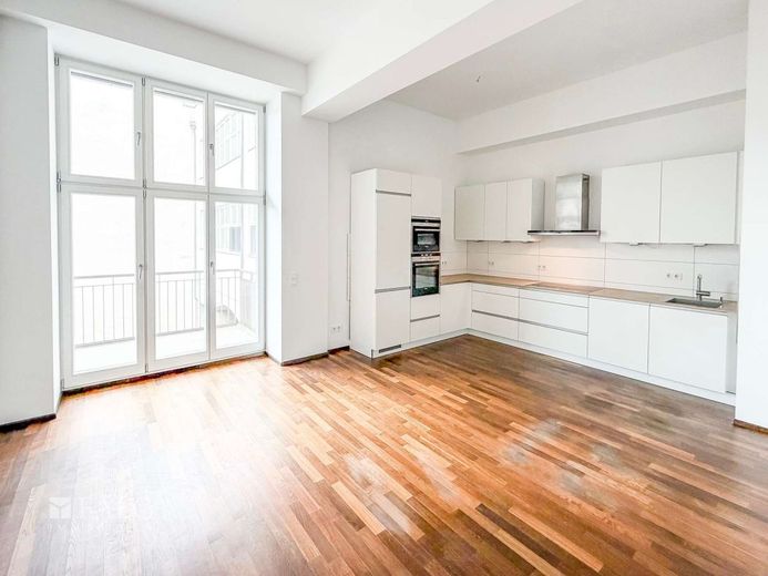 Zur Miete: 4-Zimmer-Wohnung mit zwei Balkonen in 14167 Berlin. – Wohnküche
