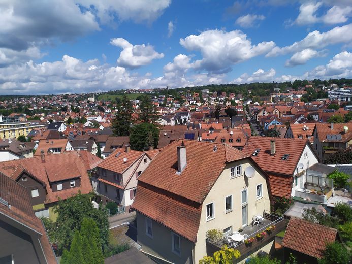 Renoviert, 2,5 ZKB Zentral ruhig, eigener Garten, möbliert – Blick über Heidenheim