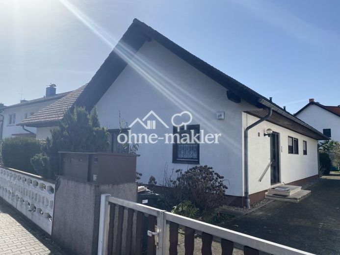 Casa indipendente unifamiliare in una buona posizione, con grande potenziale, a Dietzenbach – Foto 1