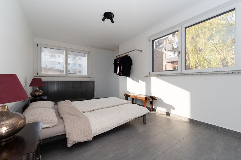 Moderne 3,5 Zimmer Wohnung in Stuttgart-West mit Balkon, Einbauküche, Aufzug, Tiefgarage, Wallbox – Schlafzimmer