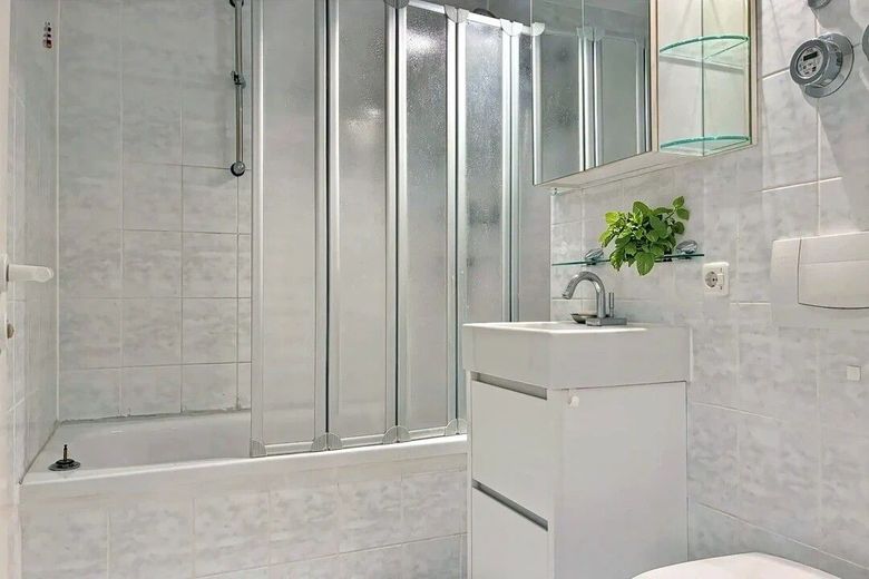 Grüner Ausblick statt grauer Alltag-Erbpacht! – Badezimmer