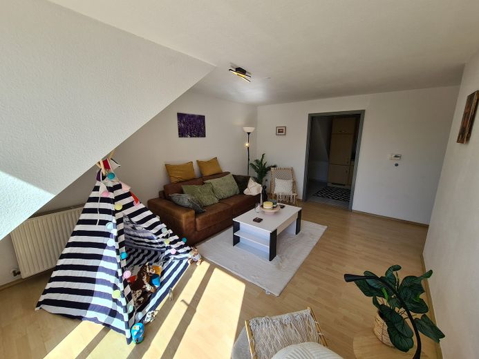 Balkonlu, otoparklı ve yeni doğalgaz kat kaloriferli 3 odalı daire | 50,90 m² – Wohnzimmer.