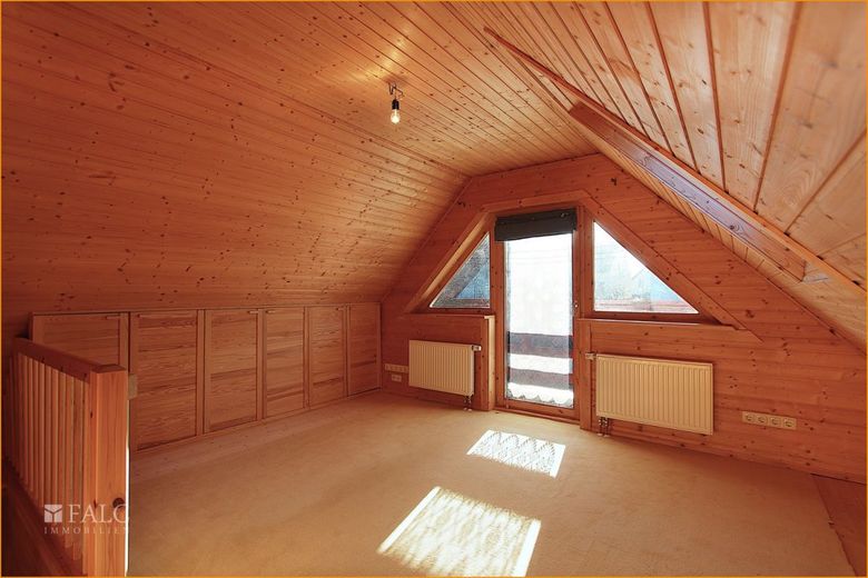 Viel Platz mit Blick in den Garten